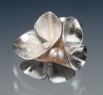Folded leaf flower ring w/ pearl silver